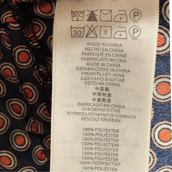 Michael Kors Sleeveless blouse. Blue background with red circle pattern Size PM - Picture 6 of 7